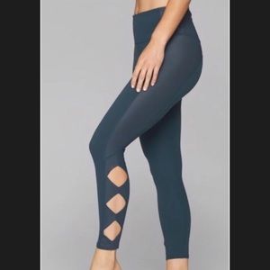 Athleta salutation S Leggings
